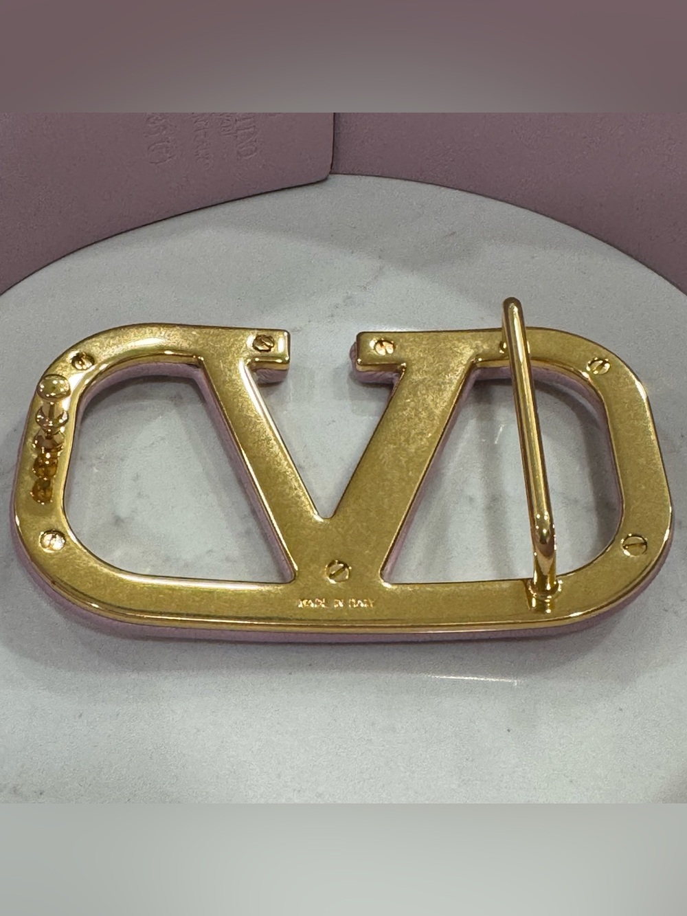 Valentino VLogo Water Lilac Leather Belt with Gold-Tone Hardware - Picture 4 of 7
